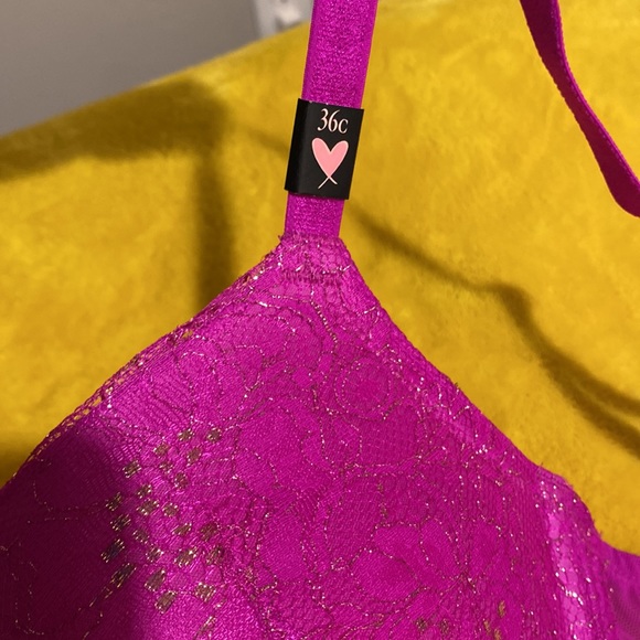 BNWT-VS Lace Shimmer Push Up Bra - Picture 2 of 6